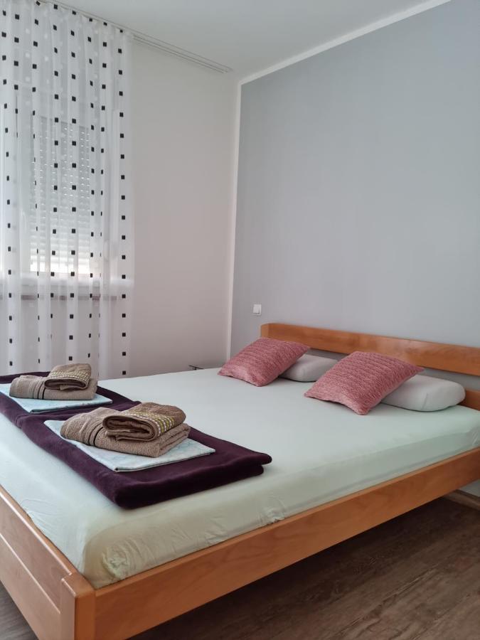 Appartments D&D Peroj Kültér fotó