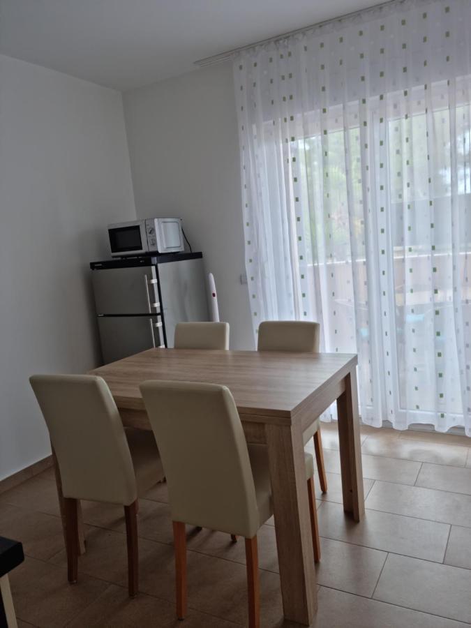 Appartments D&D Peroj Kültér fotó